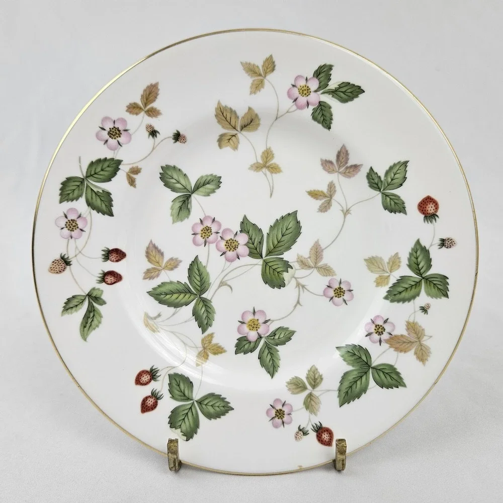 Wedgwood Wild Strawberry Bread Butter Plate Gold Trim 6